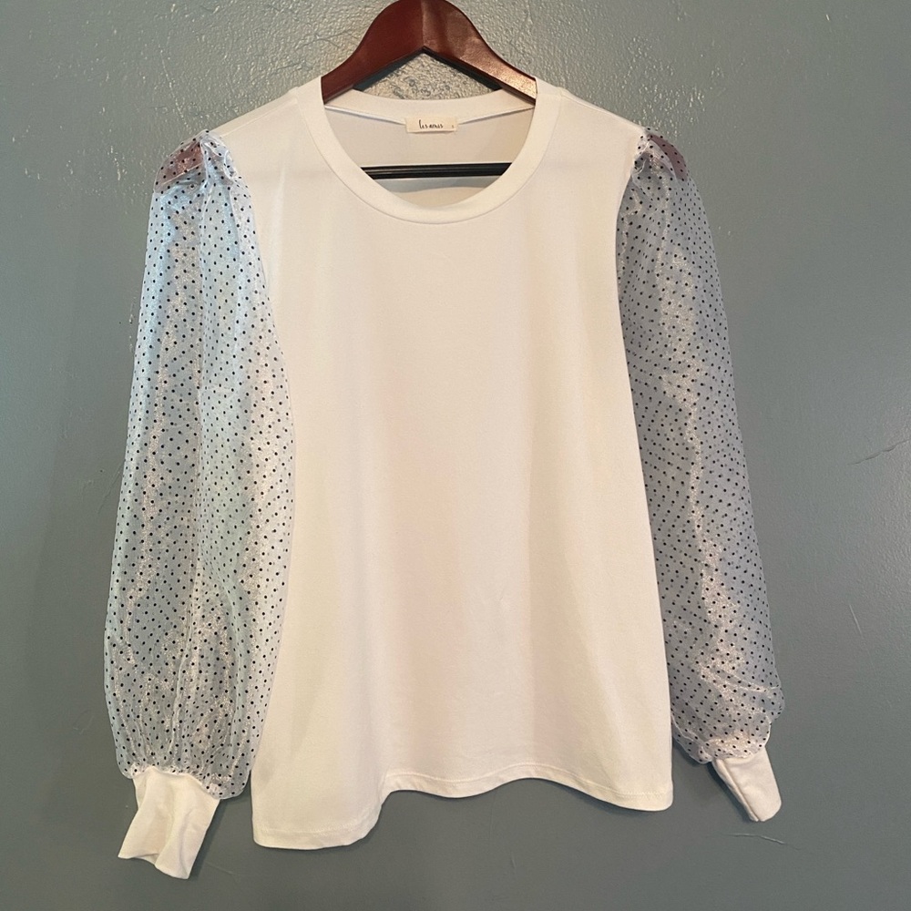 Les Amis Women’s size small shirt with sheer polka dot sleeves